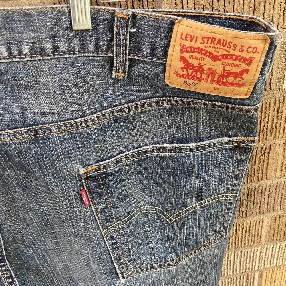 Levi's 550 Jeans Mens 46x30 (FITS SHORT 46X27) Medium Wash Blue Denim Cotton